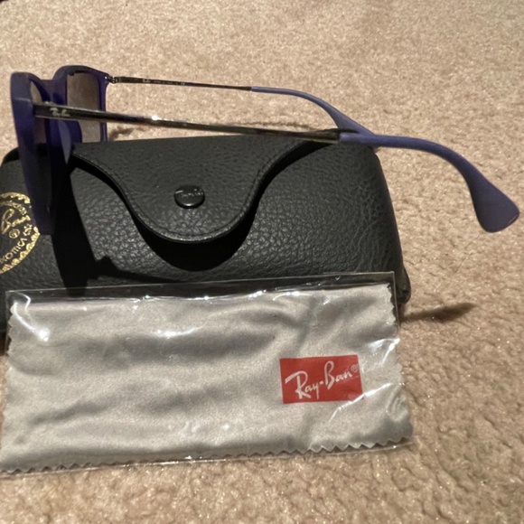 RAY BAN NEW WITH CASE AND CLEANING CLOTH - Picture 5 of 5